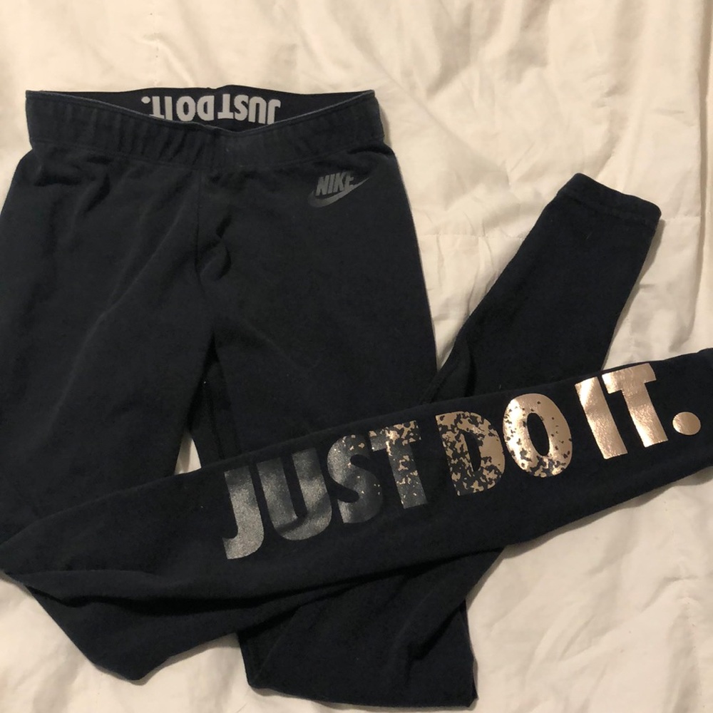 Black Nike leggings